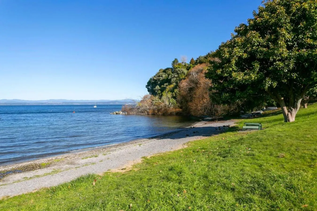 Modern Private Retreat With Balcony And Lake Views Taupo 0*,  New Zealand