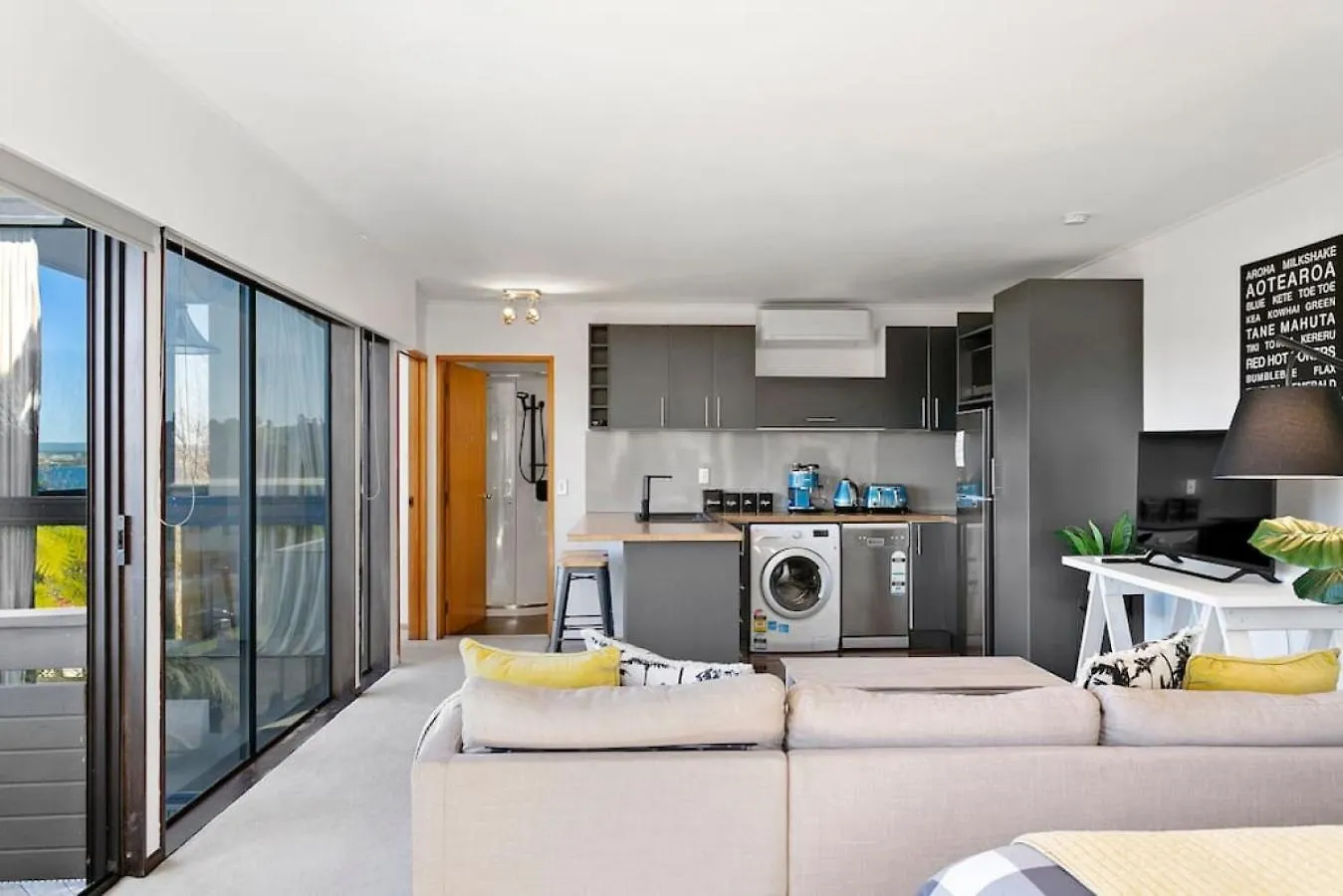 Apartment Modern Private Retreat With Balcony And Lake Views Taupo New Zealand