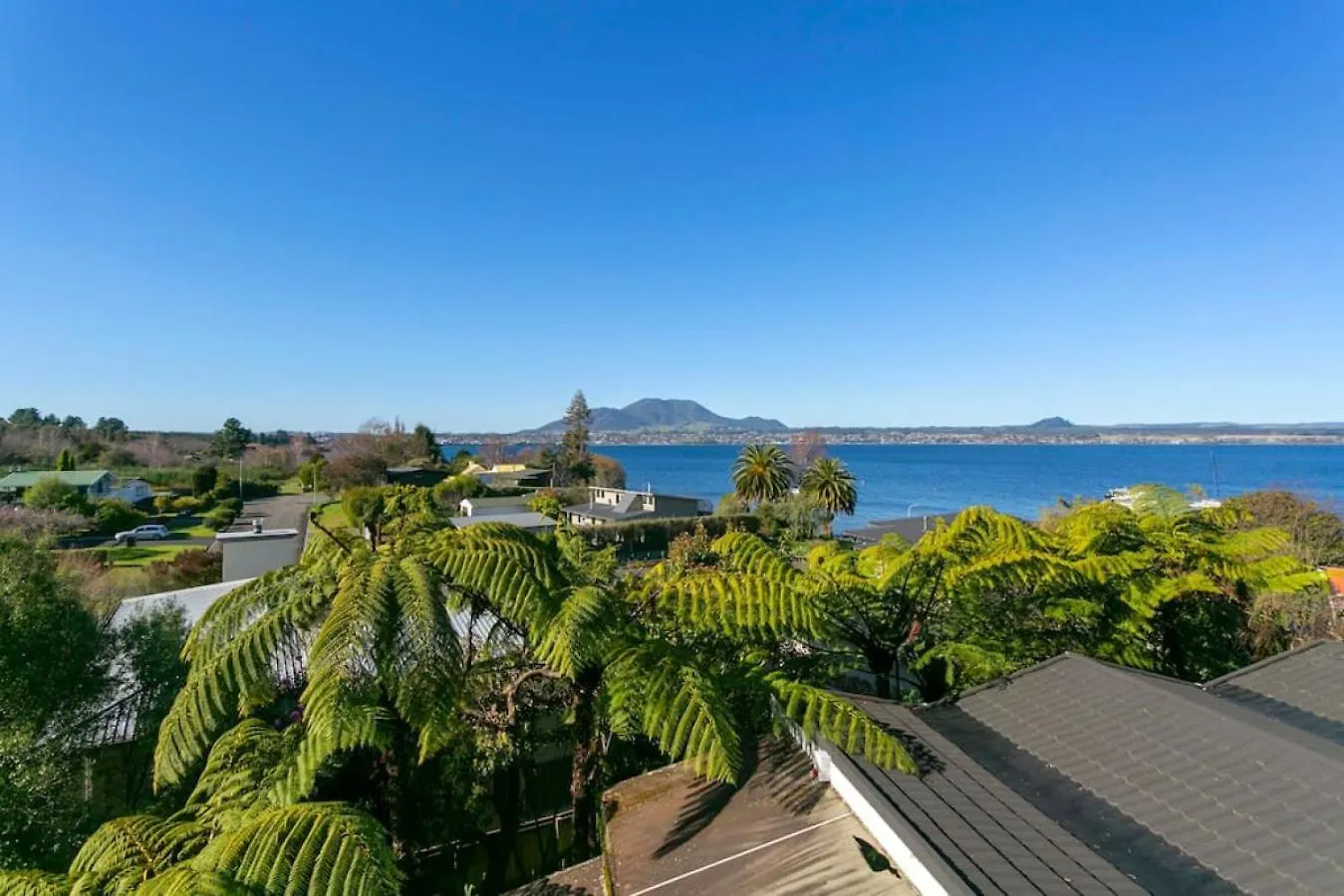 Apartment Modern Private Retreat With Balcony And Lake Views Taupo