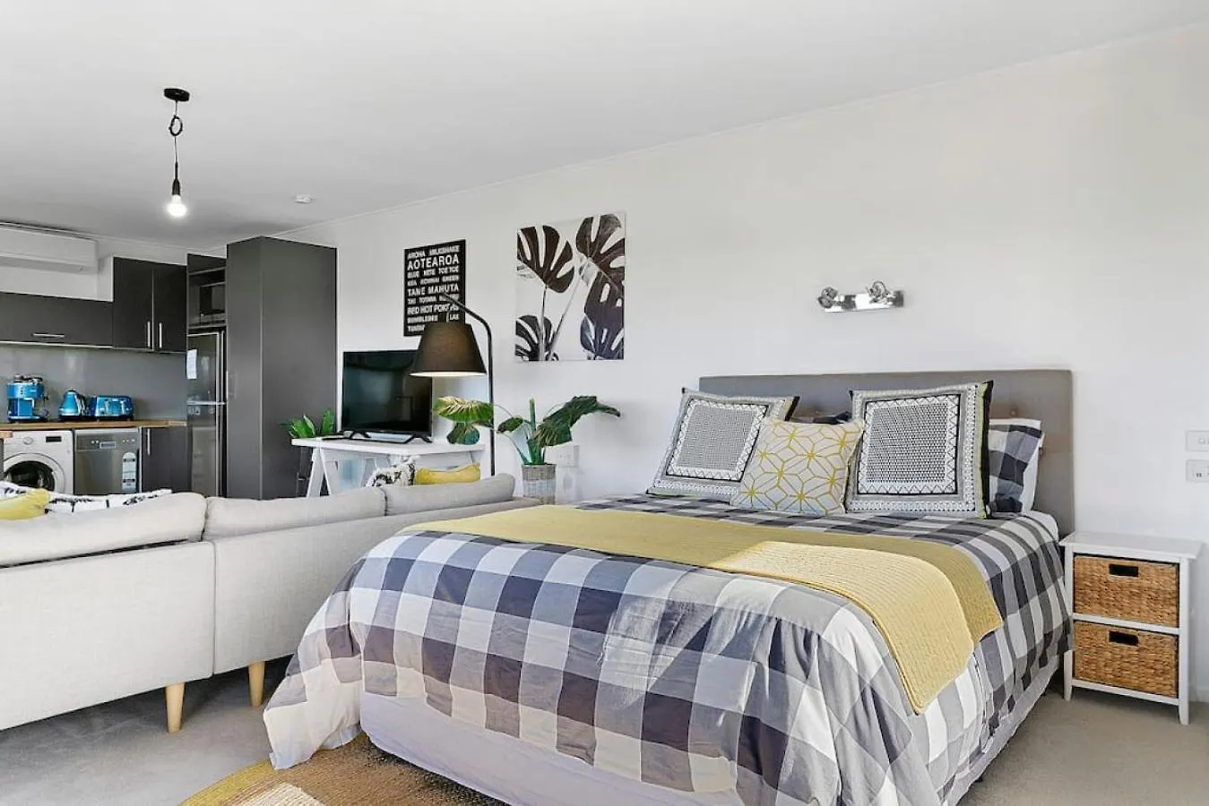 Apartment Modern Private Retreat With Balcony And Lake Views Taupo